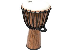 Djembe de 14? construído en PVC con diseño que imita a la madera. Permite regular la tensión para o
