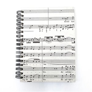 Libreta A6 partitura hecha a mano